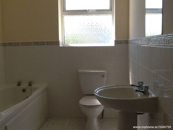 3 Bedroom Bungalow, 37 Woodstream, Castlerea Town, Co. Roscommon