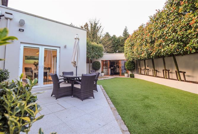 5 Whitethorn Walk, Westminster Park, Foxrock, Dublin 18