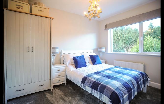 5 Whitethorn Walk, Westminster Park, Foxrock, Dublin 18