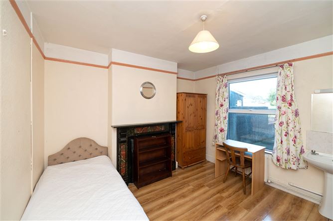 6 Sunnyside, Gaol Walk, Western Road, Cork