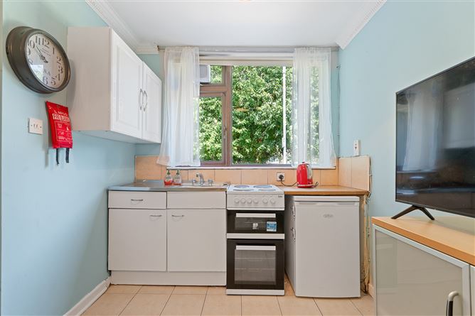 Photo 8 of 22 — 98 White Oaks, Wilton, Cork