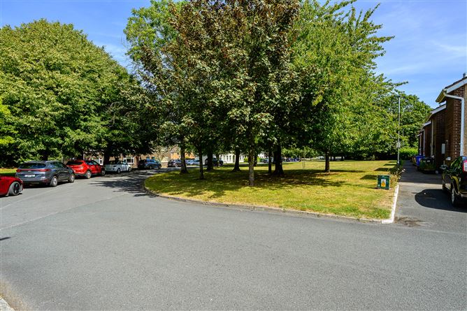 Photo 19 of 22 — 98 White Oaks, Wilton, Cork