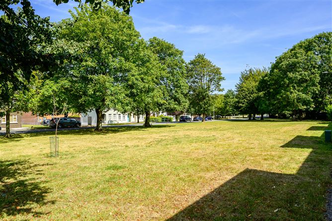 Photo 16 of 22 — 98 White Oaks, Wilton, Cork