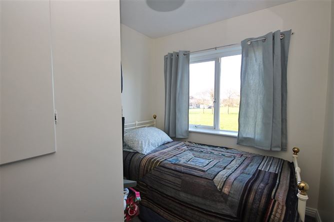 27 Earlsfort Meadows, Lucan, Co. Dublin