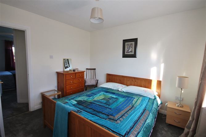 27 Earlsfort Meadows, Lucan, Co. Dublin