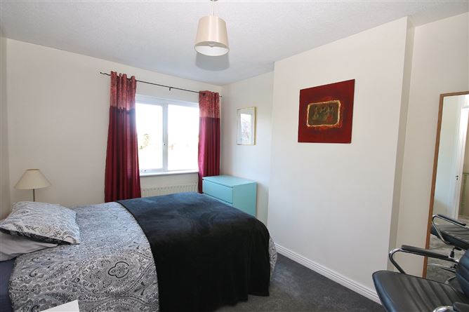 27 Earlsfort Meadows, Lucan, Co. Dublin