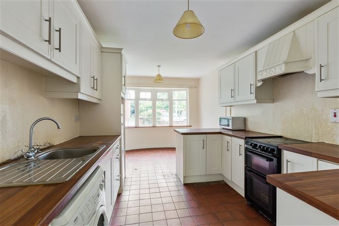 27 Brookfield, Kimmage, Dublin 12