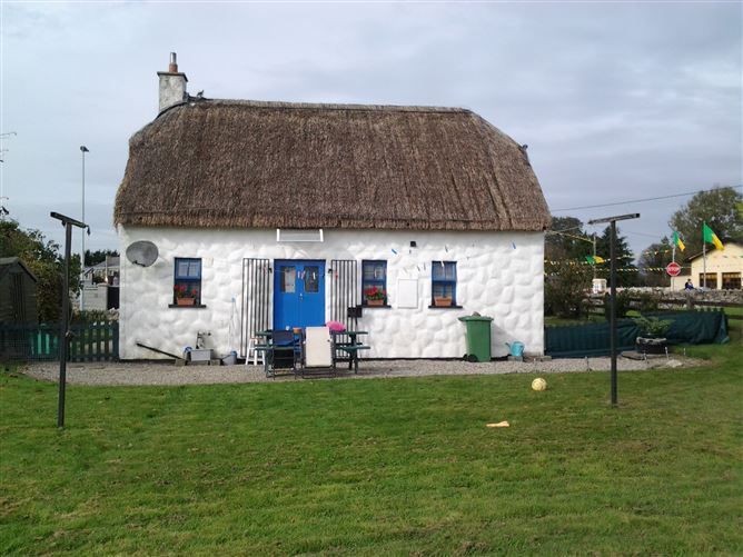 1 The Thatched Cottages, Knockananna, Wicklow