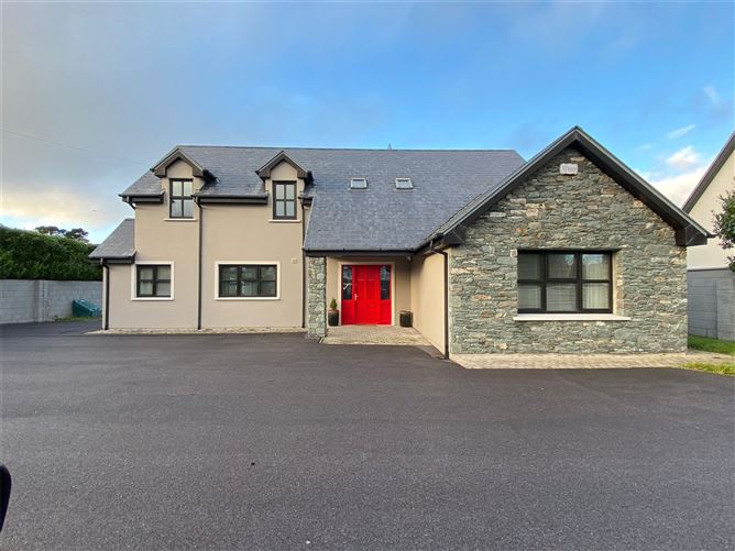 Ross Road, Killarney, Co. Kerry
