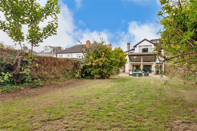 24 Dollymount Avenue, Clontarf,   Dublin 3