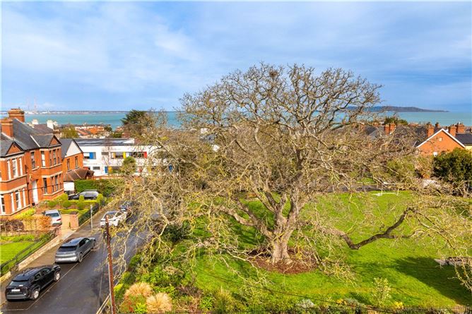 Top Floor Apartment, 1 Eaton Square, Monkstown, Co. Dublin