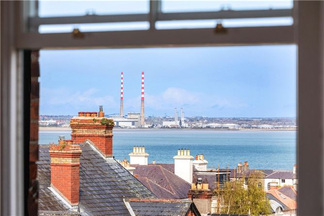 Top Floor Apartment, 1 Eaton Square, Monkstown, Co. Dublin
