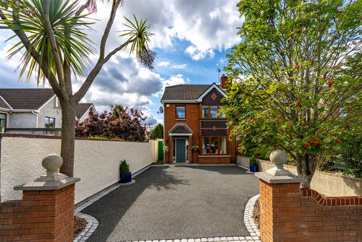 1 Glencairn Drive, The Gallops, Leopardstown, Dublin 18 Moovingo