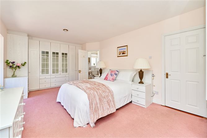https://photos-a.propertyimages.ie/media/0/6/4/4933460/31d2fbae-a490-4115-b58b-2fe67f2e39ac_l.jpg