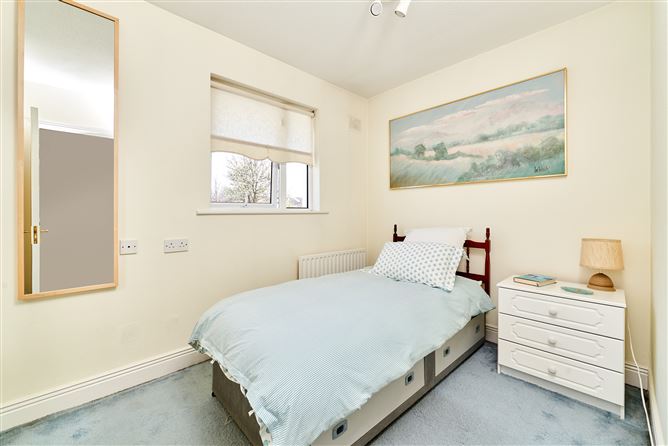 https://photos-a.propertyimages.ie/media/0/6/4/4933460/31d2fbae-a490-4115-b58b-2fe67f2e39ac_l.jpg