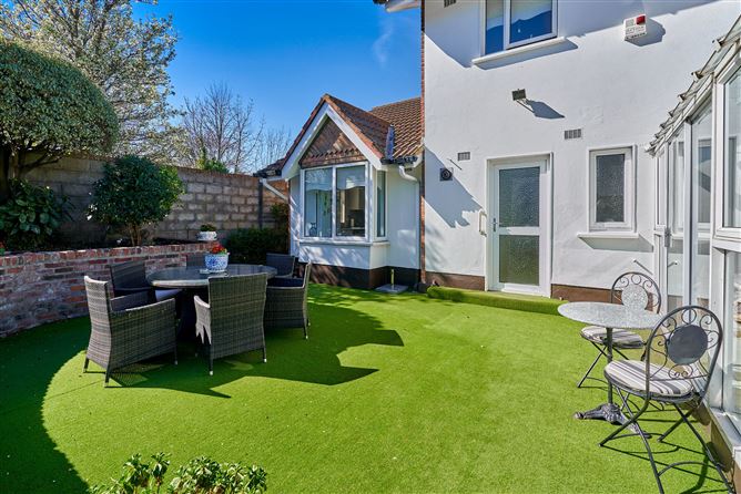 https://photos-a.propertyimages.ie/media/0/6/4/4933460/31d2fbae-a490-4115-b58b-2fe67f2e39ac_l.jpg