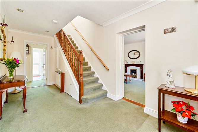 https://photos-a.propertyimages.ie/media/0/6/4/4933460/31d2fbae-a490-4115-b58b-2fe67f2e39ac_l.jpg