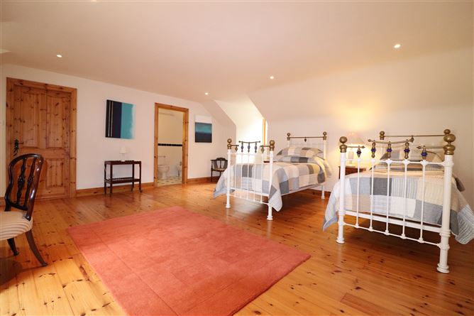 https://photos-a.propertyimages.ie/media/0/6/4/4941460/75e5abff-6501-4b59-8fcd-e3c1d1509f9a_l.jpg