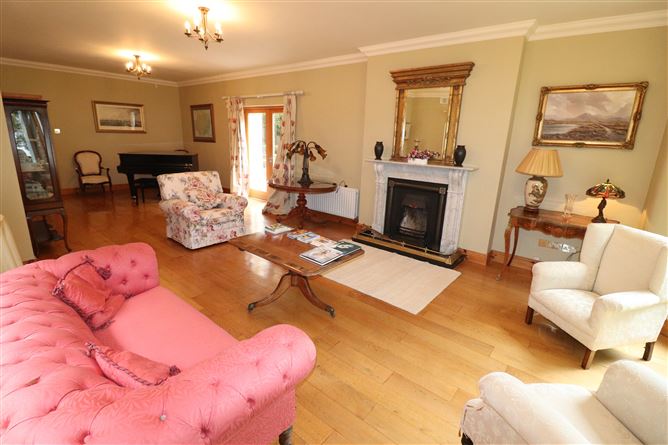 https://photos-a.propertyimages.ie/media/0/6/4/4941460/75e5abff-6501-4b59-8fcd-e3c1d1509f9a_l.jpg