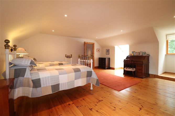 https://photos-a.propertyimages.ie/media/0/6/4/4941460/75e5abff-6501-4b59-8fcd-e3c1d1509f9a_l.jpg