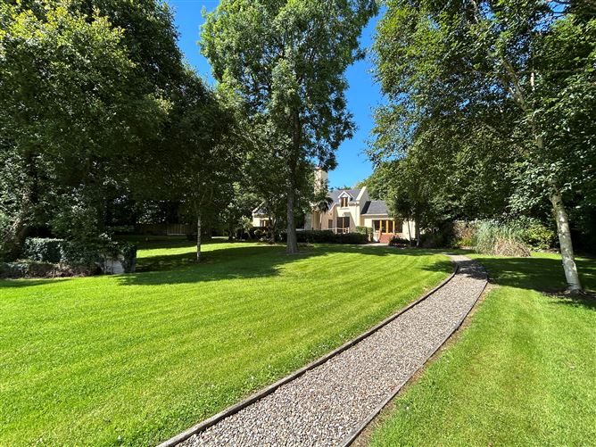 https://photos-a.propertyimages.ie/media/0/6/4/4941460/75e5abff-6501-4b59-8fcd-e3c1d1509f9a_l.jpg