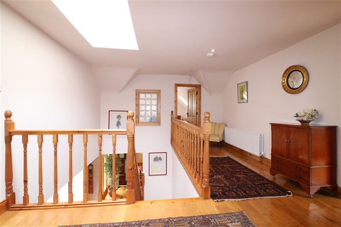 https://photos-a.propertyimages.ie/media/0/6/4/4941460/75e5abff-6501-4b59-8fcd-e3c1d1509f9a_l.jpg