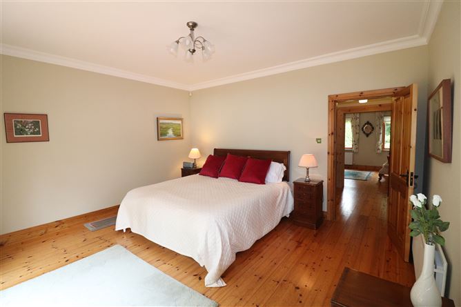 https://photos-a.propertyimages.ie/media/0/6/4/4941460/75e5abff-6501-4b59-8fcd-e3c1d1509f9a_l.jpg