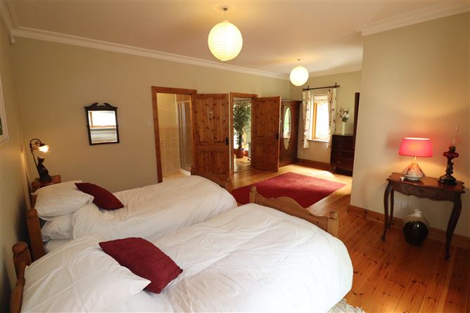 https://photos-a.propertyimages.ie/media/0/6/4/4941460/75e5abff-6501-4b59-8fcd-e3c1d1509f9a_l.jpg
