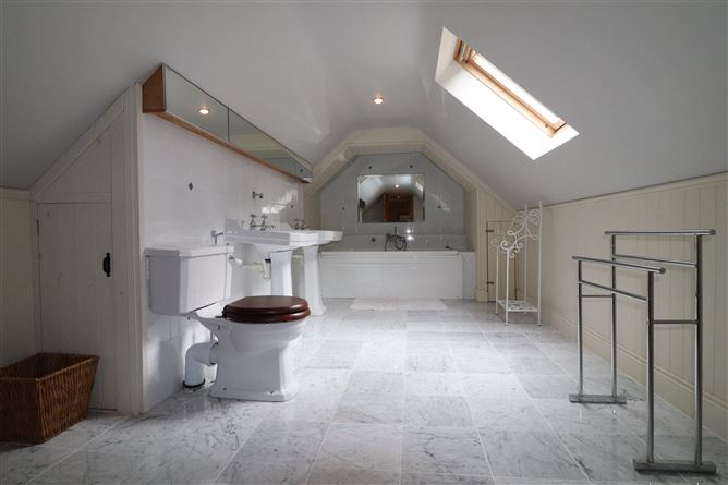 https://photos-a.propertyimages.ie/media/0/6/4/4941460/75e5abff-6501-4b59-8fcd-e3c1d1509f9a_l.jpg