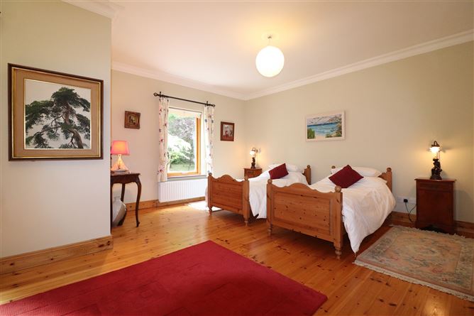 https://photos-a.propertyimages.ie/media/0/6/4/4941460/75e5abff-6501-4b59-8fcd-e3c1d1509f9a_l.jpg