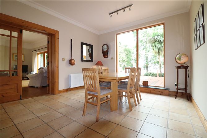 https://photos-a.propertyimages.ie/media/0/6/4/4941460/75e5abff-6501-4b59-8fcd-e3c1d1509f9a_l.jpg