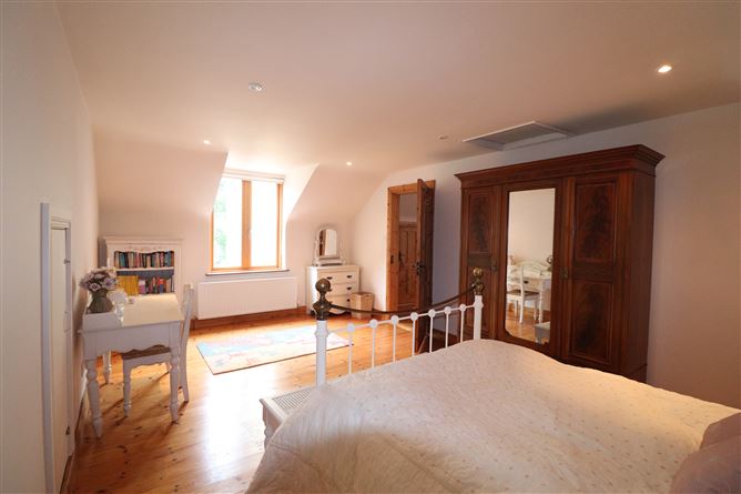 https://photos-a.propertyimages.ie/media/0/6/4/4941460/75e5abff-6501-4b59-8fcd-e3c1d1509f9a_l.jpg