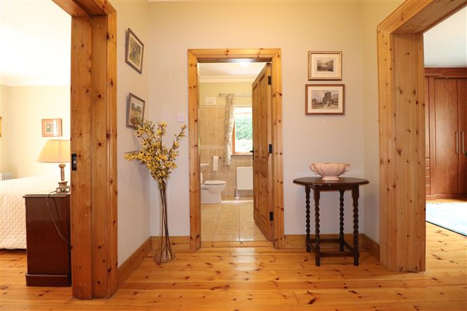 https://photos-a.propertyimages.ie/media/0/6/4/4941460/75e5abff-6501-4b59-8fcd-e3c1d1509f9a_l.jpg