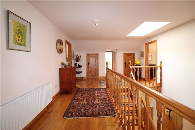 https://photos-a.propertyimages.ie/media/0/6/4/4941460/75e5abff-6501-4b59-8fcd-e3c1d1509f9a_l.jpg