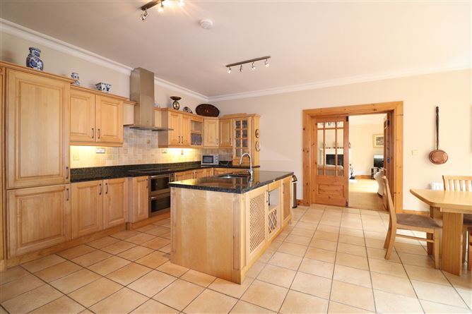 https://photos-a.propertyimages.ie/media/0/6/4/4941460/75e5abff-6501-4b59-8fcd-e3c1d1509f9a_l.jpg