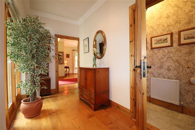 https://photos-a.propertyimages.ie/media/0/6/4/4941460/75e5abff-6501-4b59-8fcd-e3c1d1509f9a_l.jpg