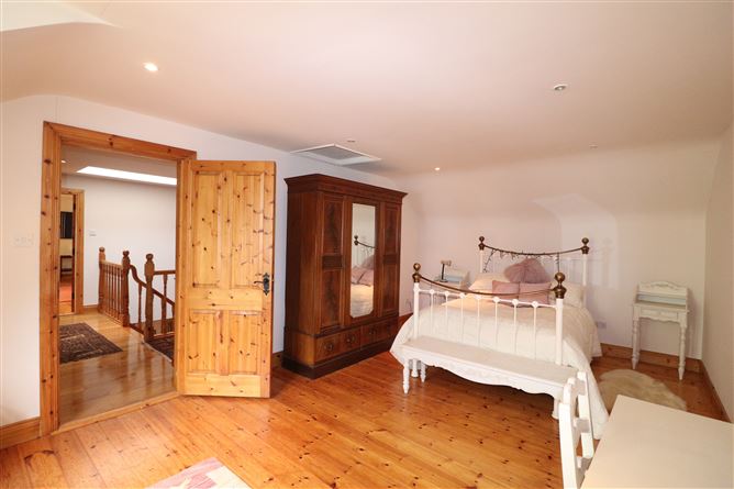 https://photos-a.propertyimages.ie/media/0/6/4/4941460/75e5abff-6501-4b59-8fcd-e3c1d1509f9a_l.jpg