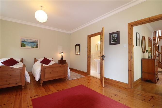https://photos-a.propertyimages.ie/media/0/6/4/4941460/75e5abff-6501-4b59-8fcd-e3c1d1509f9a_l.jpg