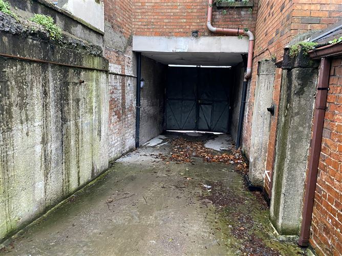 Thomas Court 26 Hanbury Lane, Dublin