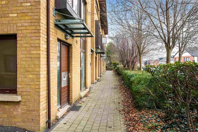 46 Castlegate Crescent, Adamstown, Co. Dublin