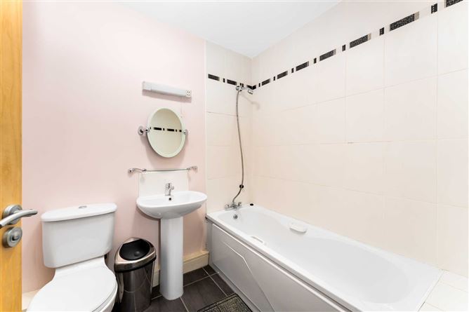 46 Castlegate Crescent, Adamstown, Co. Dublin