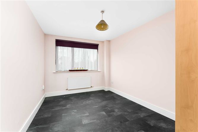 46 Castlegate Crescent, Adamstown, Co. Dublin