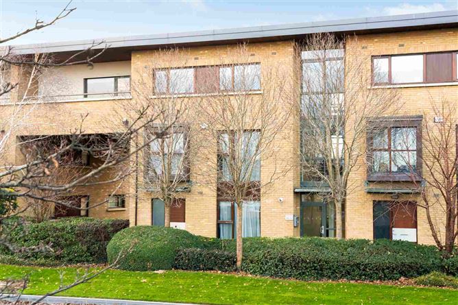 46 Castlegate Crescent, Adamstown, Co. Dublin