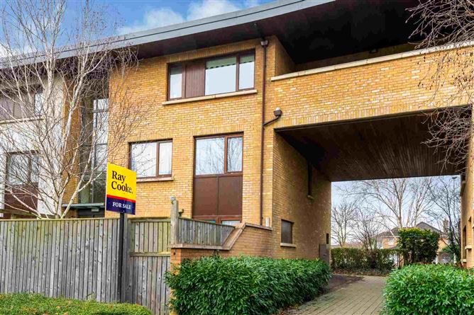 46 Castlegate Crescent, Adamstown, Co. Dublin