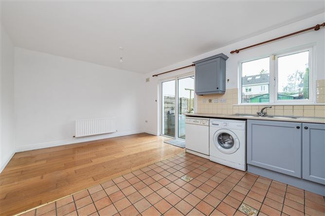 https://photos-a.propertyimages.ie/media/0/6/6/5005660/a924ddd0-cd0b-409b-b293-ac28447c7437_l.jpg