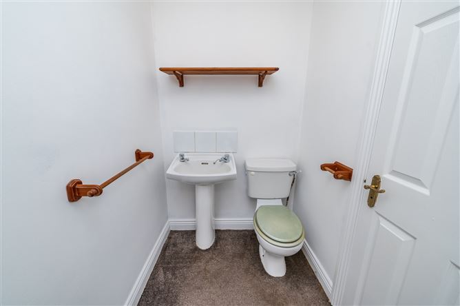 https://photos-a.propertyimages.ie/media/0/6/6/5005660/a924ddd0-cd0b-409b-b293-ac28447c7437_l.jpg