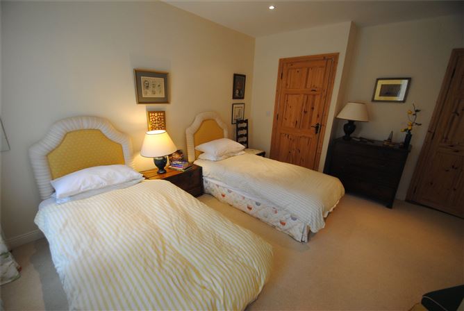 Walnut Creek, Ballincard, Five Alley, Birr, Co. Offaly