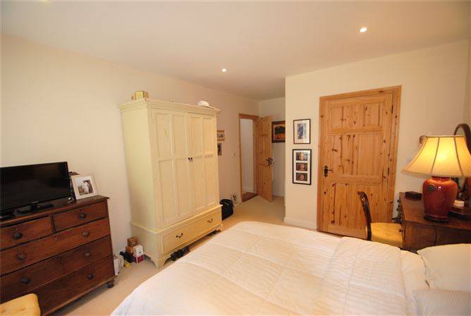 Walnut Creek, Ballincard, Five Alley, Birr, Co. Offaly