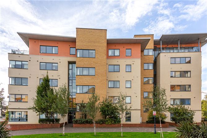 18 The Oval, Tullyvale, Cabinteely, Dublin 18