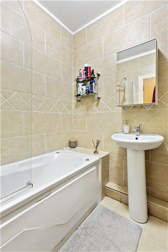 18 The Oval, Tullyvale, Cabinteely, Dublin 18